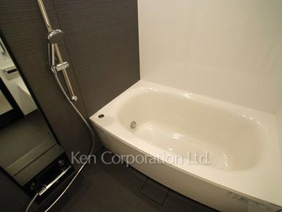 Bath ※Photo of the same layout on 4 floor. Decoration and fixture may differ.