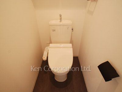 Lavatory ※Photo of the same layout on 4 floor. Decoration and fixture may differ.