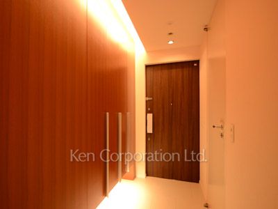 Entrance ※Photo of the same layout on 33 floor. Decoration and fixture may differ.
