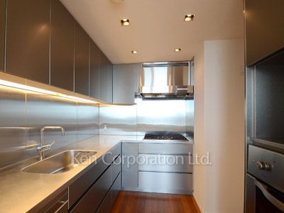 Kitchen ※Photo of the same layout on 33 floor. Decoration and fixture may differ.