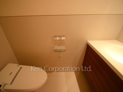 Lavatory ※Photo of the same layout on 33 floor. Decoration and fixture may differ.