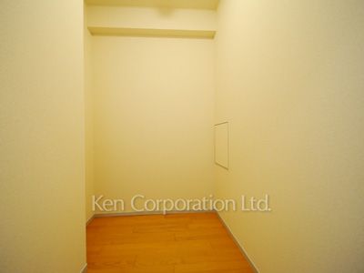 Closet ※Photo of the same layout on 15 floor. Decoration and fixture may differ.