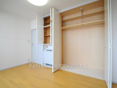 Closet ※Photo of the same layout on 15 floor. Decoration and fixture may differ.