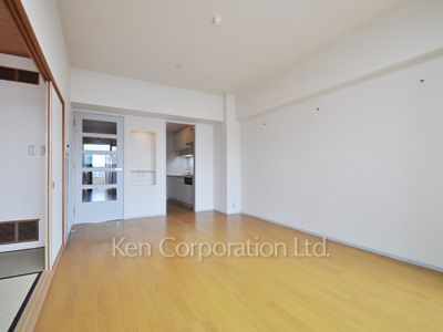 Living-Dining ※Photo of the same layout on 15 floor. Decoration and fixture may differ.