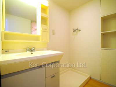 Powder Room ※Photo of the same layout on 15 floor. Decoration and fixture may differ.