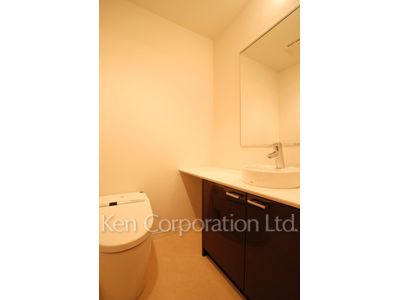 Lavatory ※Photo of the same layout on 2 floor. Decoration and fixture may differ.