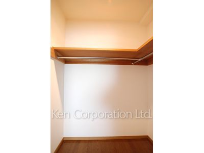 Walk-In Closet ※Photo of the same layout on 2 floor. Decoration and fixture may differ.