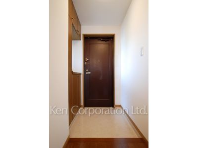 Entrance ※Photo of the same layout on 2 floor. Decoration and fixture may differ.