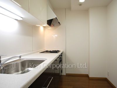 Kitchen ※Photo of the same layout on 2 floor. Decoration and fixture may differ.