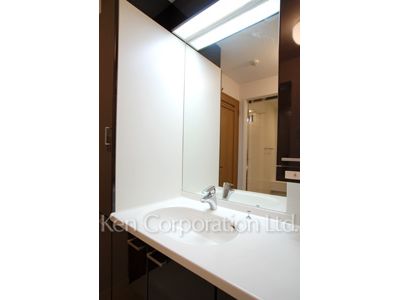 Powder Room ※Photo of the same layout on 2 floor. Decoration and fixture may differ.