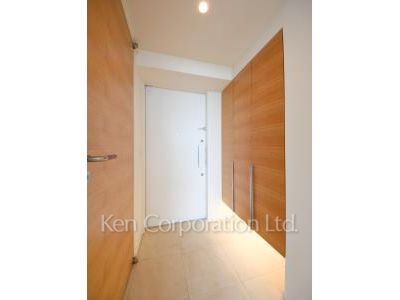 Entrance ※Photo of the same layout on 11 floor. Decoration and fixture may differ.