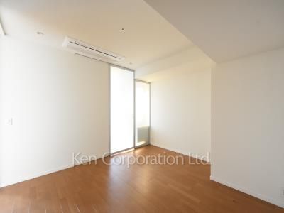 Bedroom ※Photo of the same layout on 11 floor. Decoration and fixture may differ.