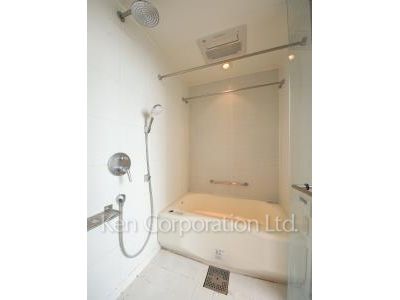 Bath ※Photo of the same layout on 11 floor. Decoration and fixture may differ.