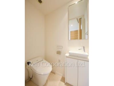 Lavatory ※Photo of the same layout on 11 floor. Decoration and fixture may differ.