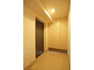 Entrance ※Photo of the same layout on 5 floor. Decoration and fixture may differ.