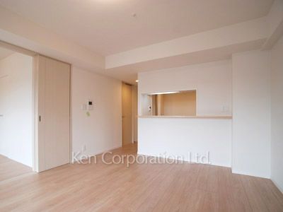 Living-Dining ※Photo of the same layout on 5 floor. Decoration and fixture may differ.