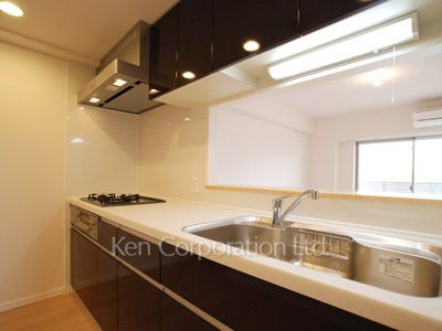 Kitchen ※Photo of the same layout on 5 floor. Decoration and fixture may differ.