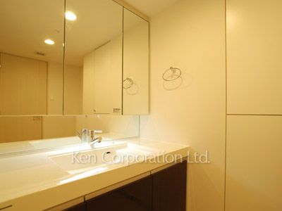 Powder Room ※Photo of the same layout on 5 floor. Decoration and fixture may differ.