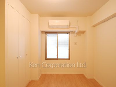 Service room (Extra room space) ※Photo of the same layout on 7 floor. Decoration and fixture may differ.