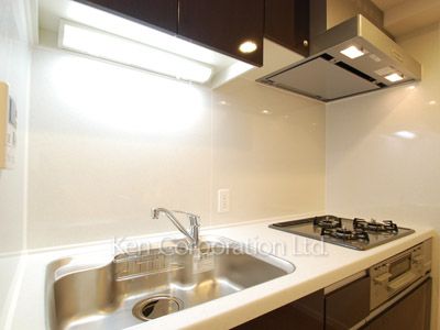 Kitchen ※Photo of the same layout on 7 floor. Decoration and fixture may differ.