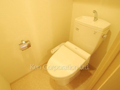 Lavatory ※Photo of the same layout on 7 floor. Decoration and fixture may differ.