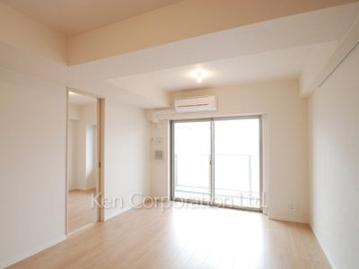 Living-Dining ※Photo of the same layout on 6 floor. Decoration and fixture may differ.