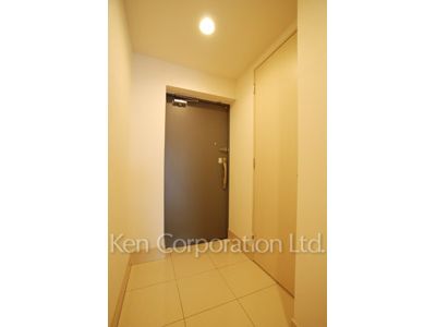 Entrance ※Photo of the same layout on 5 floor. Decoration and fixture may differ.