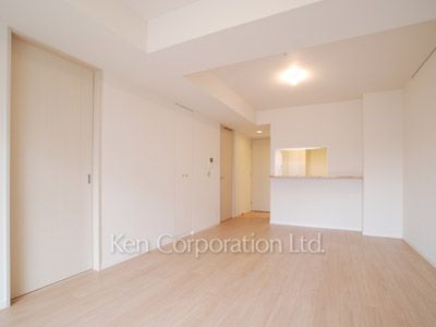 Living-Dining ※Photo of the same layout on 5 floor. Decoration and fixture may differ.