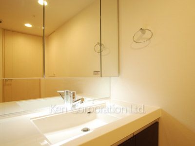 Powder Room ※Photo of the same layout on 5 floor. Decoration and fixture may differ.
