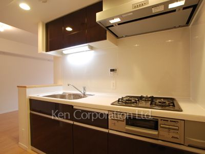 Kitchen ※Photo of the same layout on 3 floor. Decoration and fixture may differ.