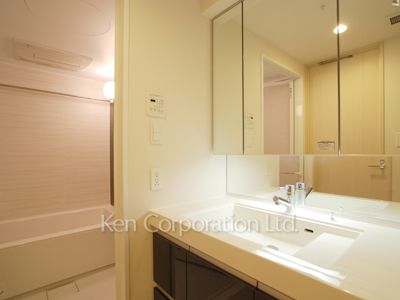 Powder Room ※Photo of the same layout on 3 floor. Decoration and fixture may differ.