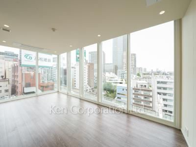 Living-Dining ※Photo of the same layout on 9 floor. Decoration and fixture may differ.
