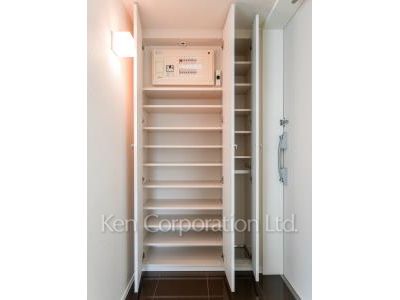 Entrance ※Photo of the same layout on 9 floor. Decoration and fixture may differ.
