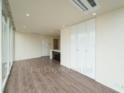 Living-Dining ※Photo of the same layout on 9 floor. Decoration and fixture may differ.