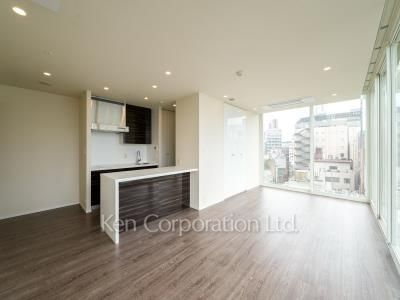 Living-Dining ※Photo of the same layout on 9 floor. Decoration and fixture may differ.