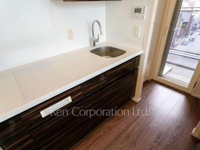 Kitchen ※Photo of the same layout on 9 floor. Decoration and fixture may differ.