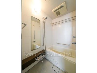 Bath ※Photo of the same layout on 9 floor. Decoration and fixture may differ.
