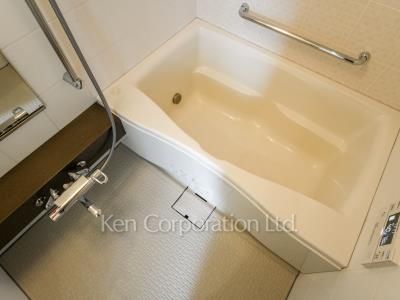 Lavatory ※Photo of the same layout on 9 floor. Decoration and fixture may differ.