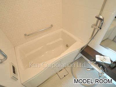 Bath ※Photo of the same layout on 8 floor. Decoration and fixture may differ.