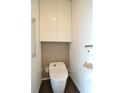 Lavatory ※Photo of the same layout on 8 floor. Decoration and fixture may differ.