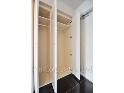 Closet ※Photo of the same layout on 9 floor. Decoration and fixture may differ.