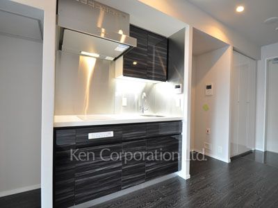 Kitchen ※Photo of the same layout on 9 floor. Decoration and fixture may differ.