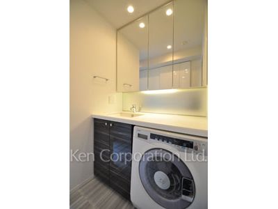 Powder Room ※Photo of the same layout on 9 floor. Decoration and fixture may differ.