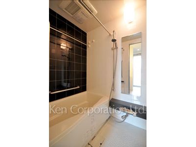 Bath ※Photo of the same layout on 9 floor. Decoration and fixture may differ.