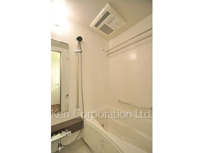 Bath ※Photo of the same layout on 10 floor. Decoration and fixture may differ.