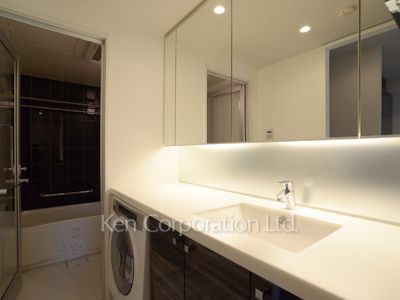 Powder Room ※Photo of the same layout on 9 floor. Decoration and fixture may differ.