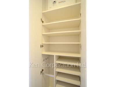 Shoes Closet ※Photo of the same layout on 10 floor. Decoration and fixture may differ.
