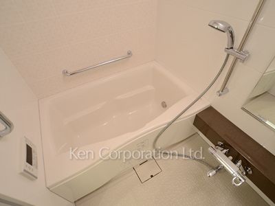 Bath ※Photo of the same layout on 10 floor. Decoration and fixture may differ.