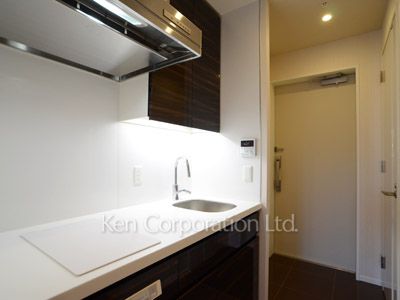 Kitchen ※Photo of the same layout on 10 floor. Decoration and fixture may differ.