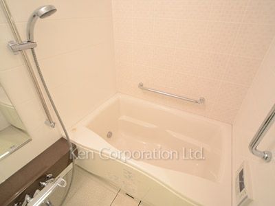 Bath ※Photo of the same layout on 10 floor. Decoration and fixture may differ.